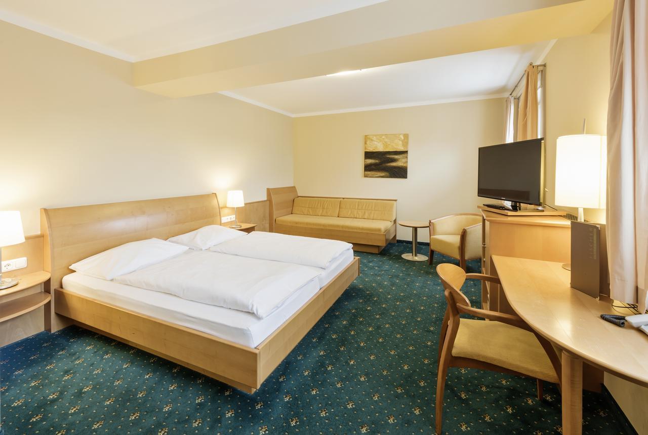 Hotel Gasthof Fischer Мархтренк Екстер'єр фото