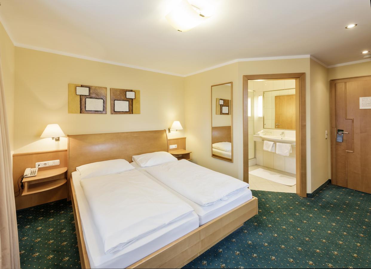 Hotel Gasthof Fischer Мархтренк Екстер'єр фото