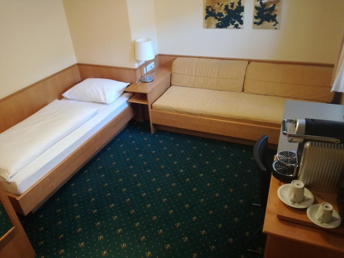 Hotel Gasthof Fischer Мархтренк Екстер'єр фото
